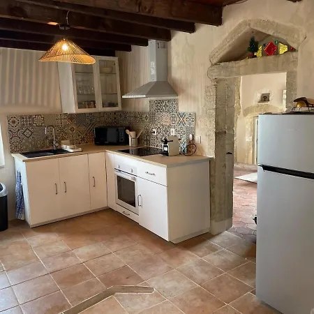 Nyaraló Maison De Village Atypique Issirac