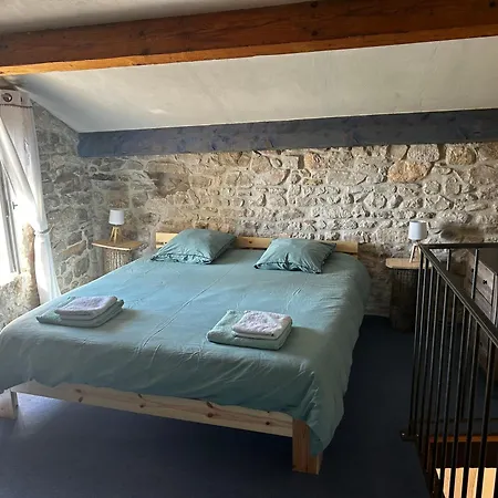 בית נופש Maison De Village Atypique Issirac