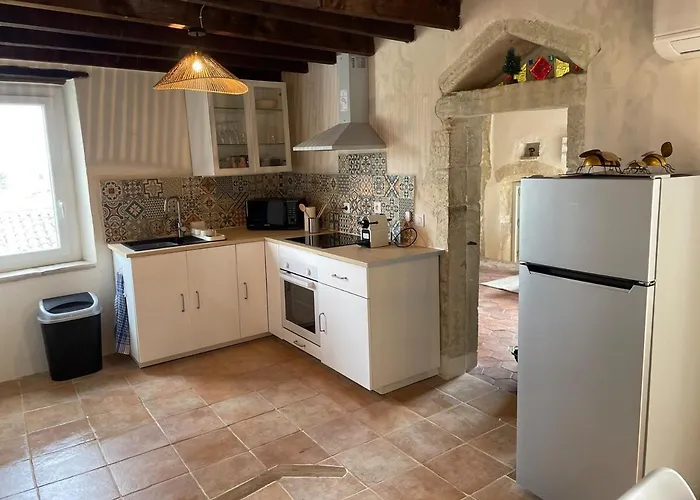Nyaraló Maison De Village Atypique Issirac